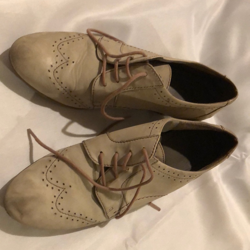 Nude Tamaris size 39 heels